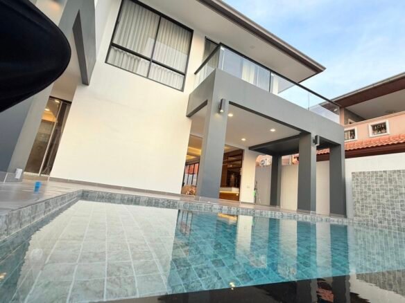 ขายพูลวิลล่าหรู ใกล้ทะเลเพียง 700 เมตร จอมเทียน พัทยา. Luxury pool villa for sale Only 700 meters from the sea, Jomtien, Pattaya
