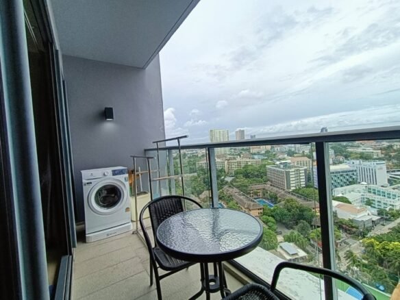 1 Bedroom for rent on the 21st floor in Zire Wongamat Condo Pattaya