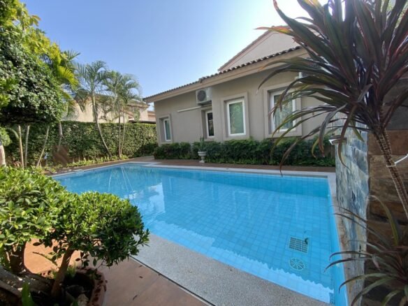 Luxury Housing for Sale at Silk Road Place in East Pattaya