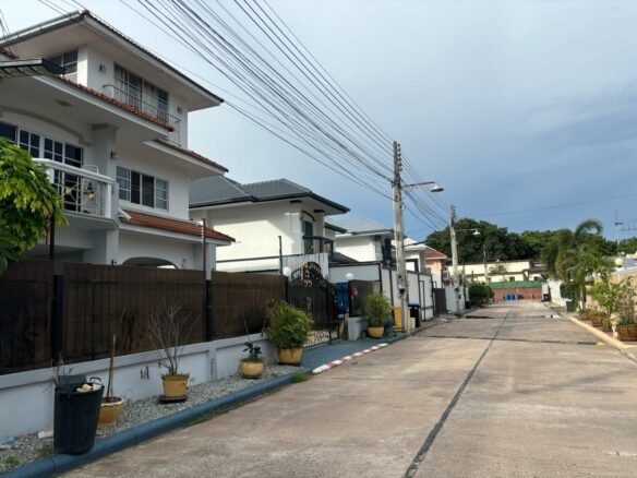 ขายบ้านเดี่ยวพร้อมสระว่ายน้ำ – หมู่บ้านวิวพอยท์ชายหาดจอมเทียน. Single house for sale with swimming pool – Viewpoint Village, Jomtien Beach