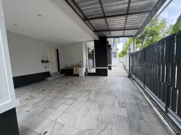 2-Storey House for Sale in Company name at Patta Prime on East Pattaya