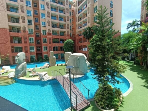 Low floor with pool view for rent in Seven Seas Condo Jomtien