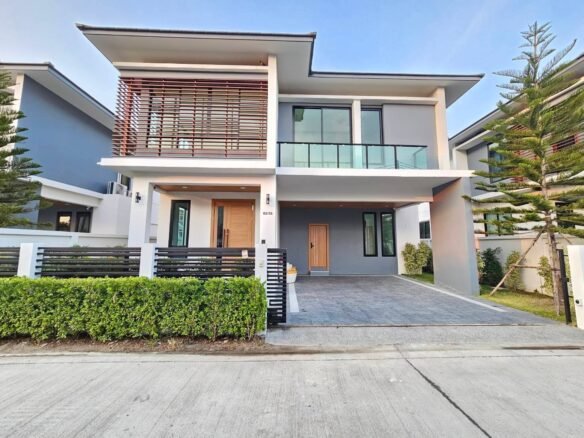 Selling a new 2-storey detached house, modern style, with air conditioning in every room. ขายบ้านเดี่ยว 2 ชั้น สไตล์โมเดิร์น หลังใหม่ พร้อมแอร์ทุกห้อง