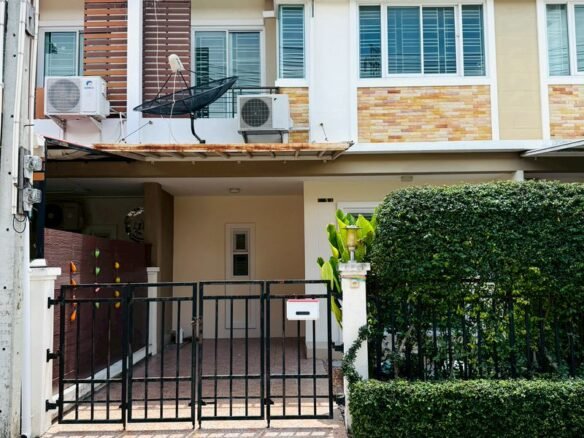 Urgent sale! Ready-to-move-in townhome, 3 bedrooms | 2 bathrooms. ขายด่วน! ทาวน์โฮมพร้อมอยู่ 3 ห้องนอน | 2 ห้องน้ำ