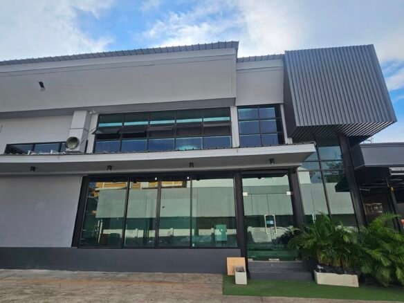 For rent, prime location – Central Pattaya, Soi 3, on the main road, direct access to the beach!. ให้เช่าพื้นที่ทำเลทอง – พัทยากลางสาย 3 ติดถนนหลัก ลงหาดได้เลย!