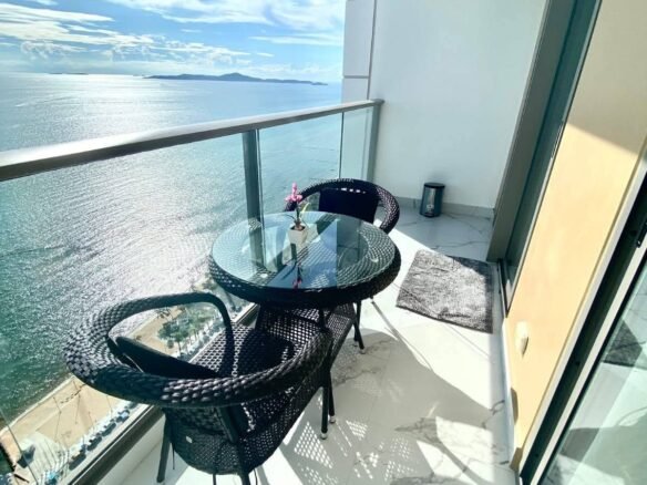 Copacabana Beachfront Condo | FOREIGN QUOTA | 39th Floor | Sea View!